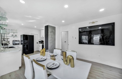 Cleveland House | Chic and Modern Retreat in Cleveland