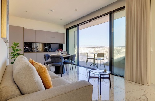 Paceville Apartment | Chic Apartment at Mercury Towers