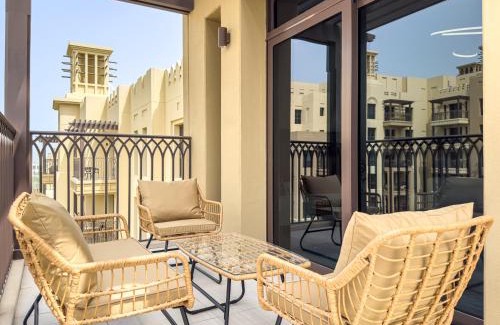 Umm Suqeim 3 Apartment | Chic Apartment with Balcony & Views