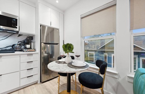 Oak Cliff Apartment | Chic ArtDeco King 1BR Apt-Bishop Arts Nr DT Dallas