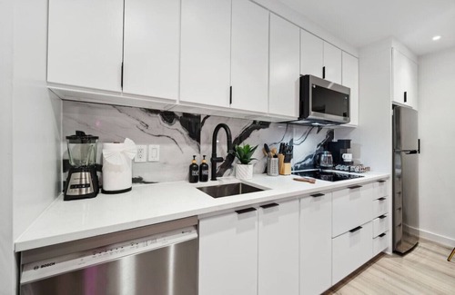 Oak Cliff Apartment | Chic ArtDeco King 1BR Apt-Bishop Arts Nr DT Dallas