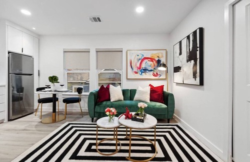 Oak Cliff Apartment | Chic ArtDeco King 1BR Apt-Bishop Arts Nr DT Dallas