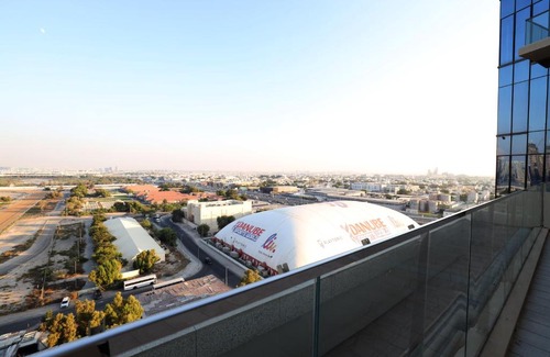 Sheikh Zayed Road Apartment | Chic Aykon City 2-Bedroom Retreat - Business Bay