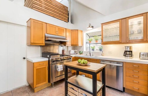 El Porto House | Chic Beach Bungalow 3 Blocks from the Sand
