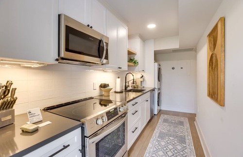 Birmingham Apartment | Chic Birmingham Vacation Rental w/Shared Pool!
