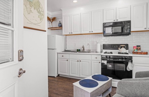 Hawthorne Apartment | Chic & Bright Hawthorne Suite-Near LAX/SoFi/SpaceX