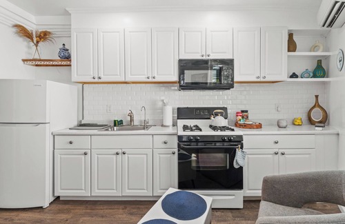 Hawthorne Apartment | Chic & Bright Hawthorne Suite-Near LAX/SoFi/SpaceX