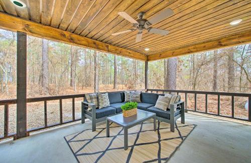 Hochatown Apartment | Chic Broken Bow Escape with Hot Tub and Fire Pit!