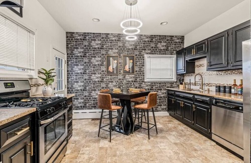 Olde Richmond House | Chic Brownstone w/Gameroom in Trendy Fishtown