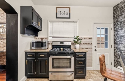 Olde Richmond House | Chic Brownstone w/Gameroom in Trendy Fishtown
