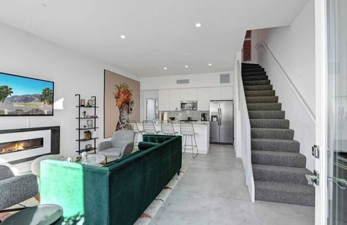 Little Tuscany House | Chic Chic Boom- 2 Bedroom Condo, plus office with Full Murphy Bed