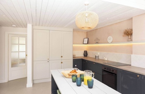 West Wittering House | Chic Coastal Retreat - 5-Min Stroll to Beach