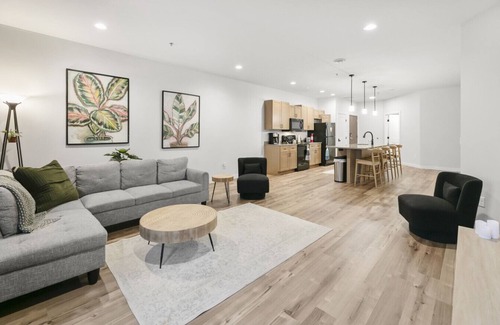 Dilworth Condo | Chic Condo in the Beautiful Rail District!
