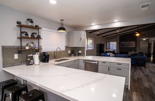 Raisin Condo | Chic condo with pool access- and beautiful courtyard inside home