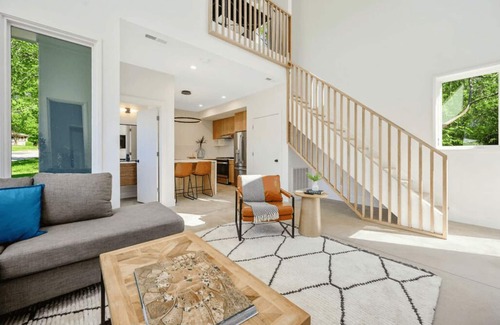 University Park Condo | Chic Contemporary Loft in Raleigh – Pet-Friendly & Centrally Located