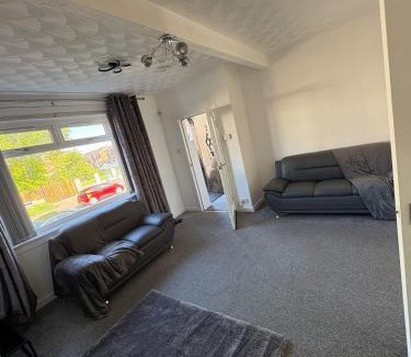 Kilmarnock House | Chic & Cozy 2BR Semi-Detached