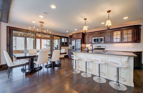 Fontana House | Chic cozy home located in the heart of Fontana on Lake Geneva!