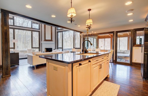 Fontana House | Chic cozy home located in the heart of Fontana on Lake Geneva!