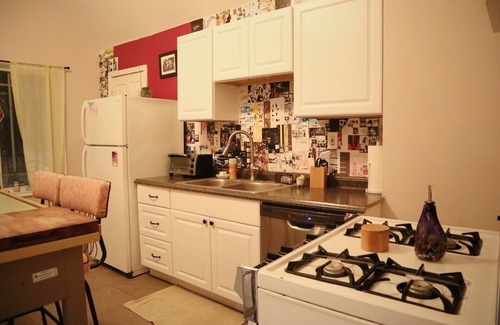 Tremont Apartment | Chic & Cozy Tremont Retreatnn
