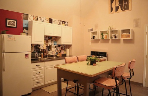 Tremont Apartment | Chic & Cozy Tremont Retreatnn