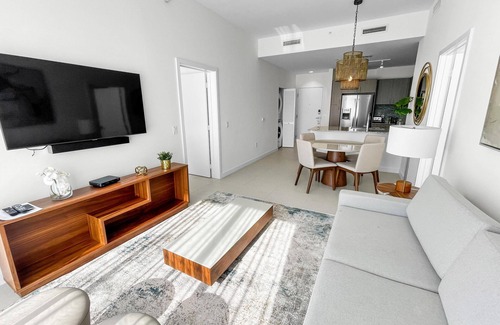 Doral Condo | Chic Doral Haven: 2BR Deluxe
