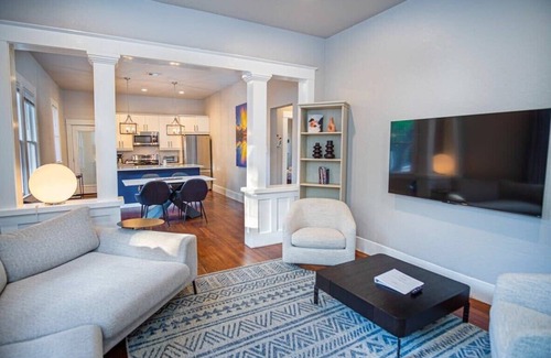 Southtown House | Chic Downtown Farmhouse with Garden and BBQ Grill