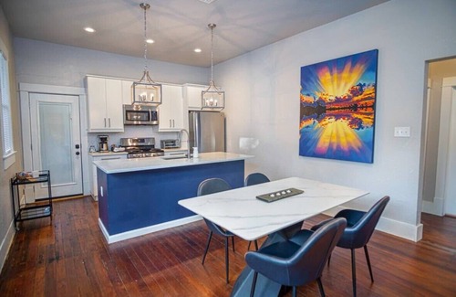 Southtown House | Chic Downtown Farmhouse with Garden and BBQ Grill