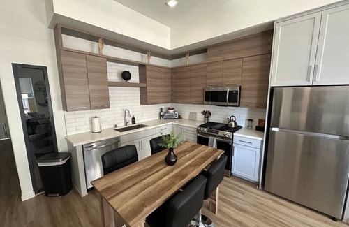 Downtown Sacramento Apartment | Chic Downtown Luxury Suite