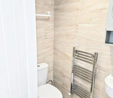 Wainscot Apartment | Chic En-suite Room with Office Garden and Parking New Renovation