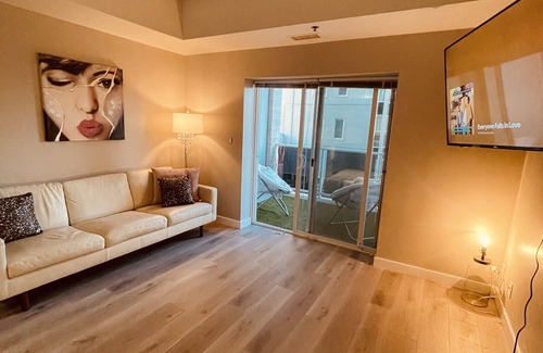 Fort Gary Condo | Chic Entire 2 bedroom 1 bath condo + Gym + Free parking