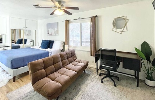 Chico House | Chic Family Getaway w/King bed + Secret Playroom