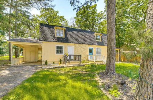 Eureka Springs House | Chic Farmhouse, 3Mi to Lake-Pet Friendly and Golfing