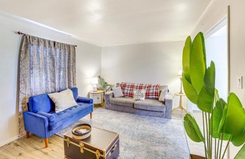Eureka Springs House | Chic Farmhouse, 3Mi to Lake-Pet Friendly and Golfing