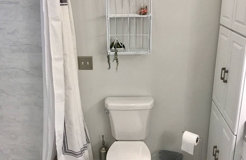 Sanford House | Chic Farmhouse - Sleeps 8 - near Orlando