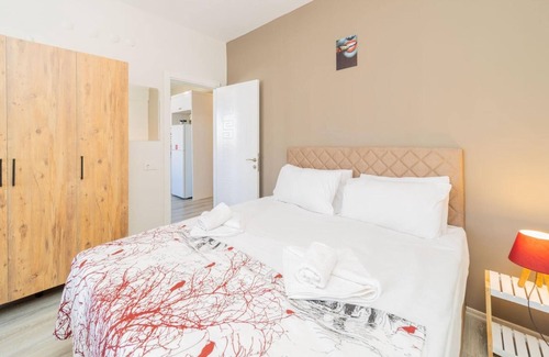 Lara Apartment | Chic Flat Centrally Located in Antalya