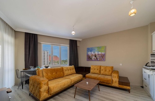 Lara Apartment | Chic Flat Centrally Located in Antalya