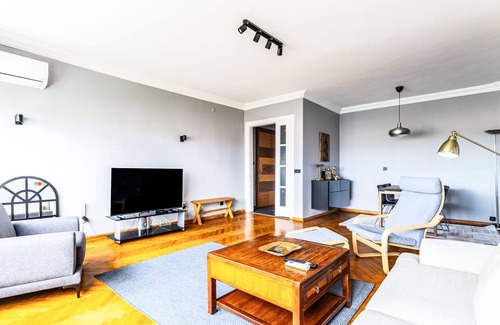 Etiler Apartment | Chic Flat w Balcony 10 min to Zorlu Center