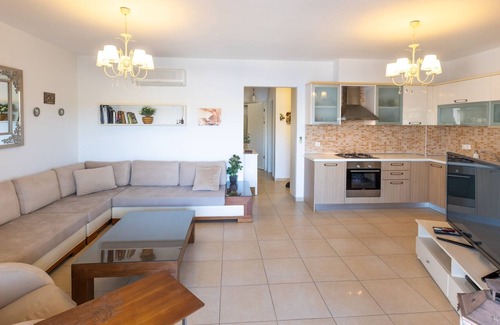 Gundogan Apartment | Chic Flat w Balcony 2 min to Beach in Bodrum