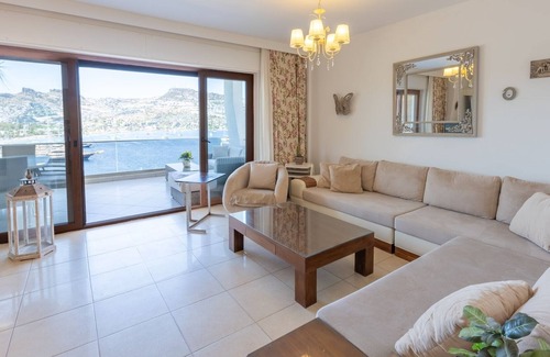 Gundogan Apartment | Chic Flat w Balcony 2 min to Beach in Bodrum
