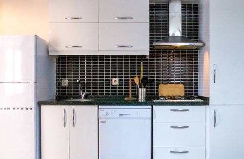 Cigli Apartment | Chic Flat w Balcony, Central Location