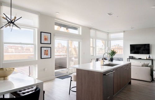 Highland Condo | Chic Gallery Loft | Amazing Deck | Central LoHi