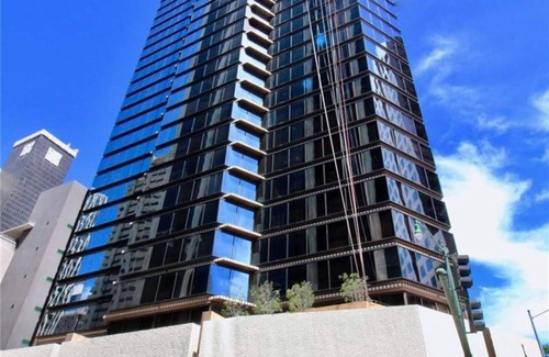 Downtown Honolulu Apartment | Chic Hotel Unit Large 1 Bedroom Suite