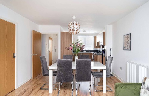 Gravesend House | Chic House With Parking And Private Garden