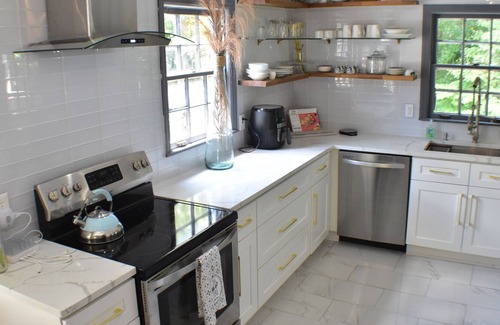 Decatur House | Chic Intown Duplex @ MARTA- Emory-CDC-Dekalb Medical