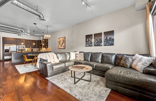 Ballpark Condo | Chic Loft | Heart of RiNo | Walk to Everything