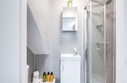 Hendon Apartment | Chic Loft Studio, Free Parking, Airfryer, Free amenities, 25 Mins to Central London