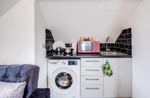 Hendon Apartment | Chic Loft Studio, Free Parking, Airfryer, Free amenities, 25 Mins to Central London