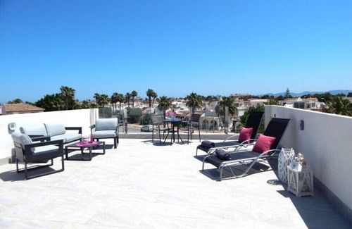 Los Alcazares House | Chic Luxury Villa with HEATED private pool, sleeps 7 people