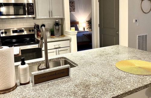 Pooler Apartment | Chic Mid-Century Getaway ~ Queen Bed ~ Pool ~ Gym!