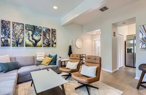 Judge's Hill Condo | Chic Mid-Century! Walk to UT and Downtown